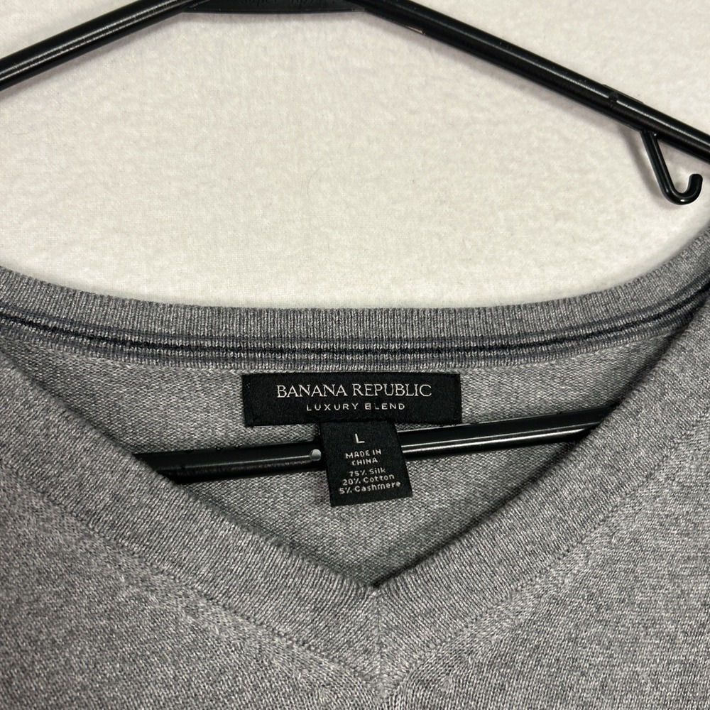 Banana Republic Sweater Mens Large Silk Cashmere Gray Luxury Blend V-Neck Preppy - Picture 4 of 9
